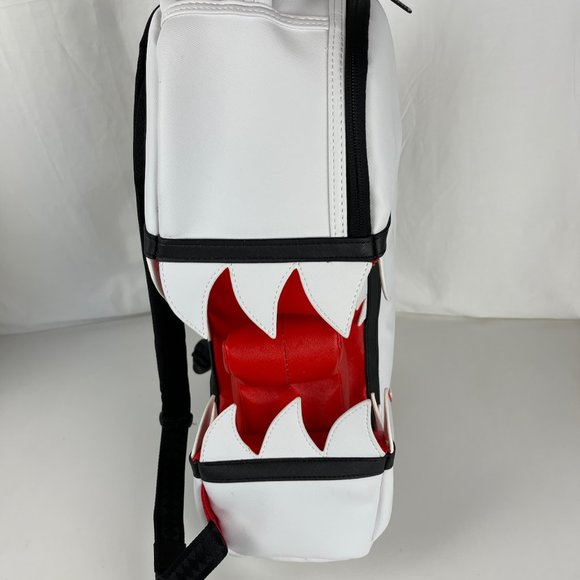 New Sprayground Scream Shark Art Piece White Backpack DLVX - Picture 4 of 11